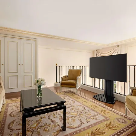 Shangri-la Hotel 5*