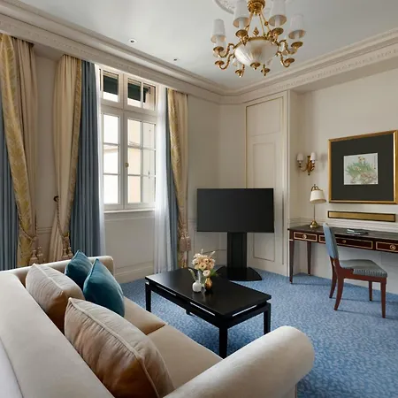 Shangri-la 5* Parigi