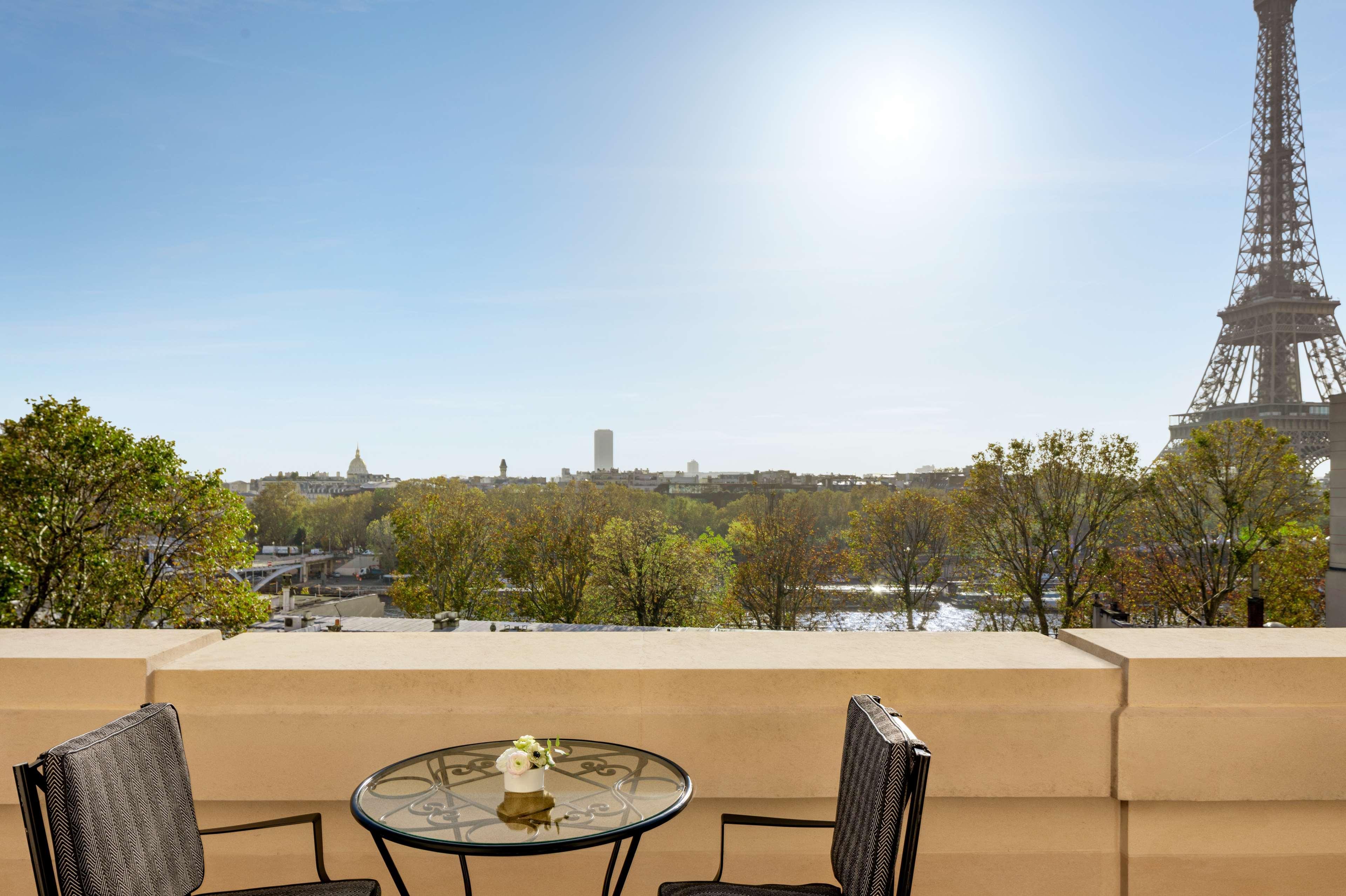 Shangri-la Hotel, Hotel Parigi