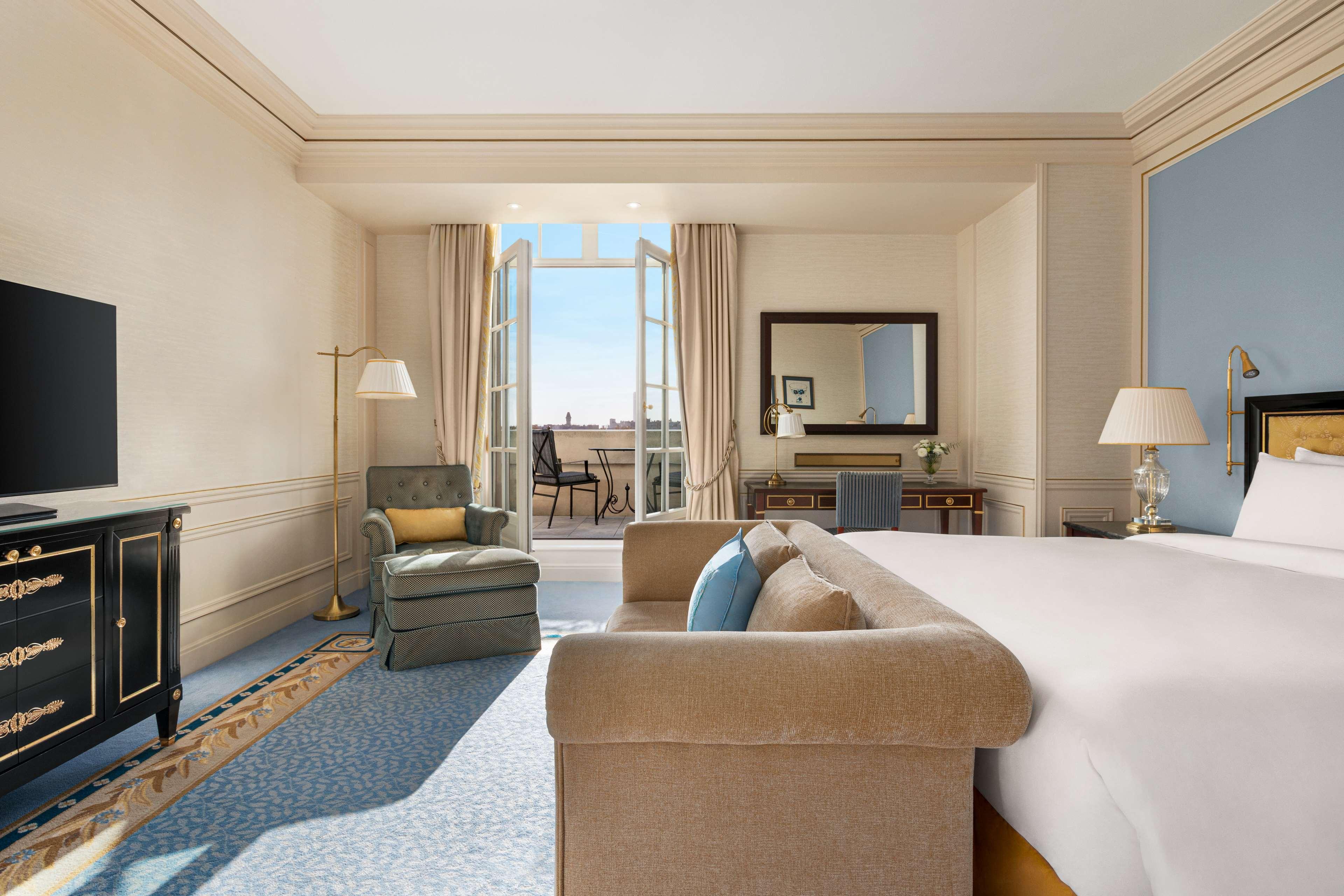Shangri-la Hotel, Hotel 5*