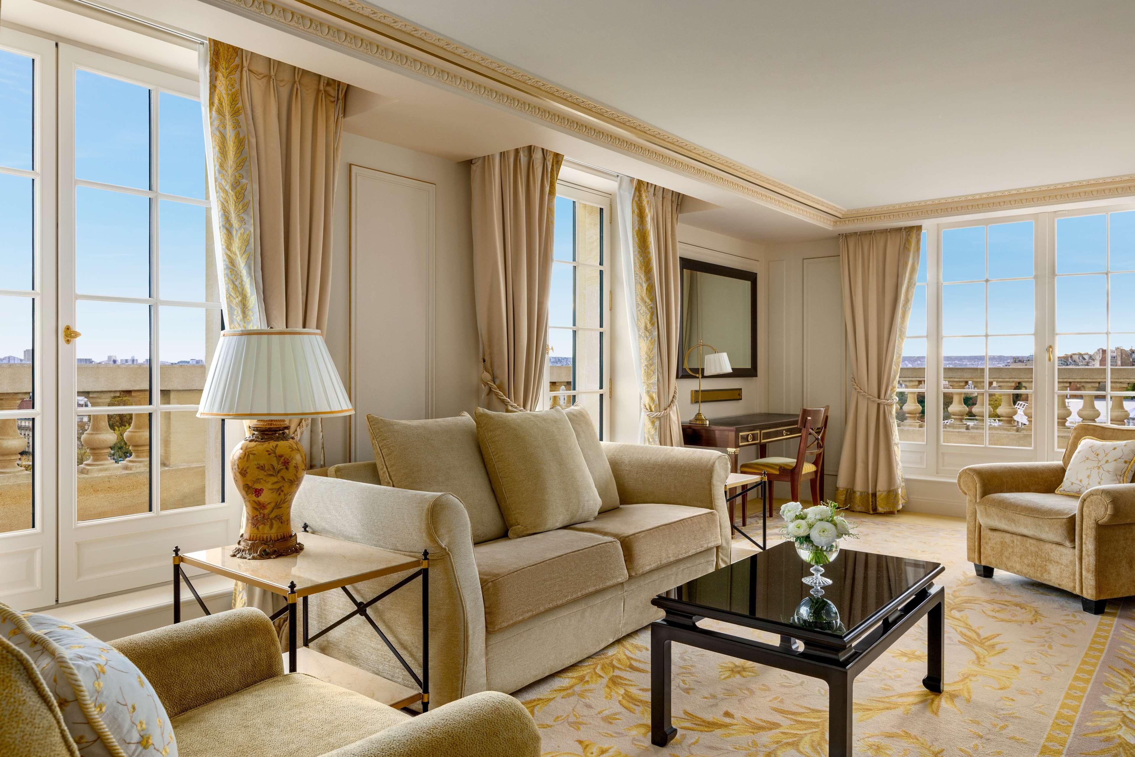 Shangri-la Hotel, Hotel Parigi