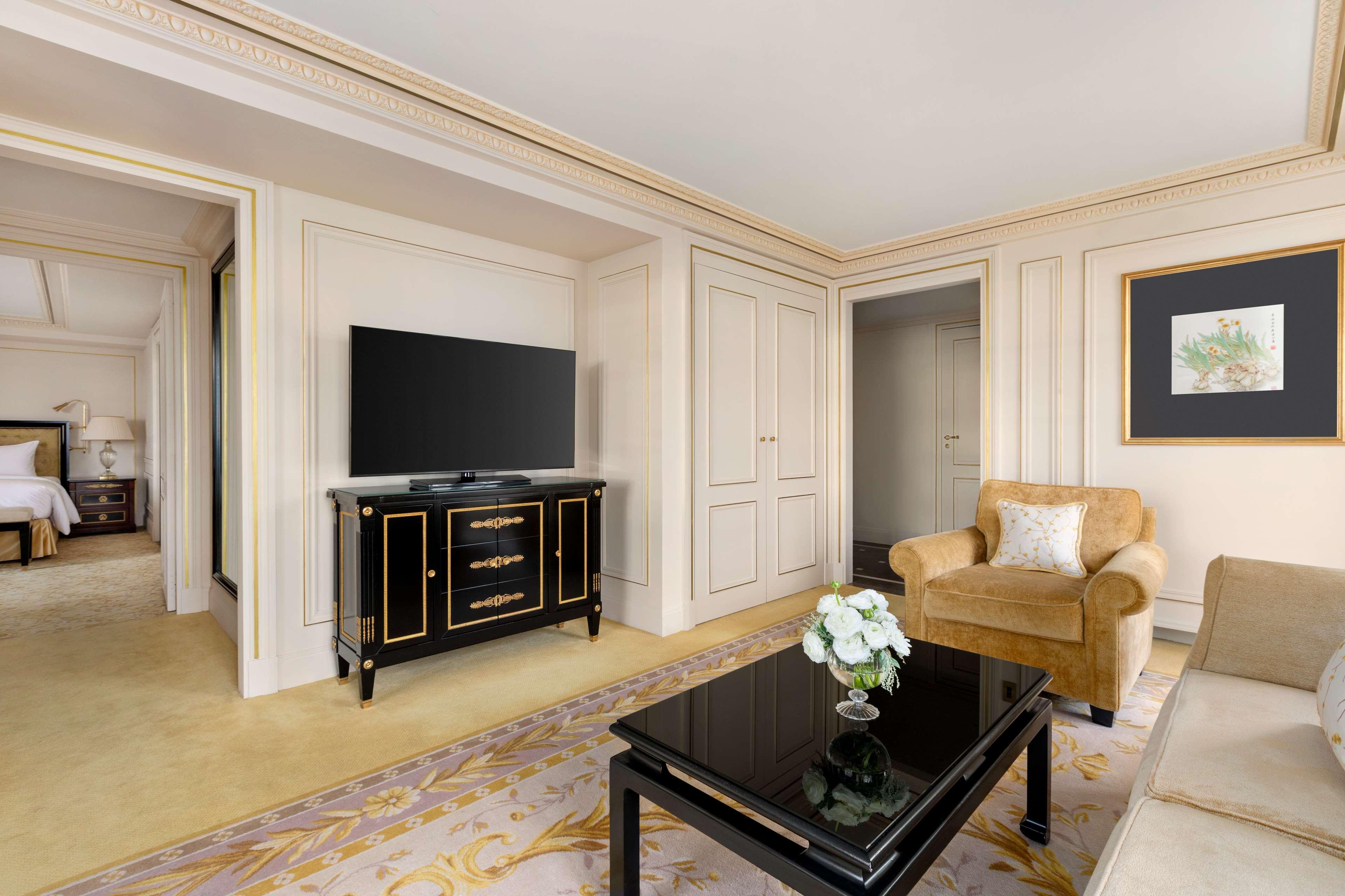Shangri-la Hotel, Parigi