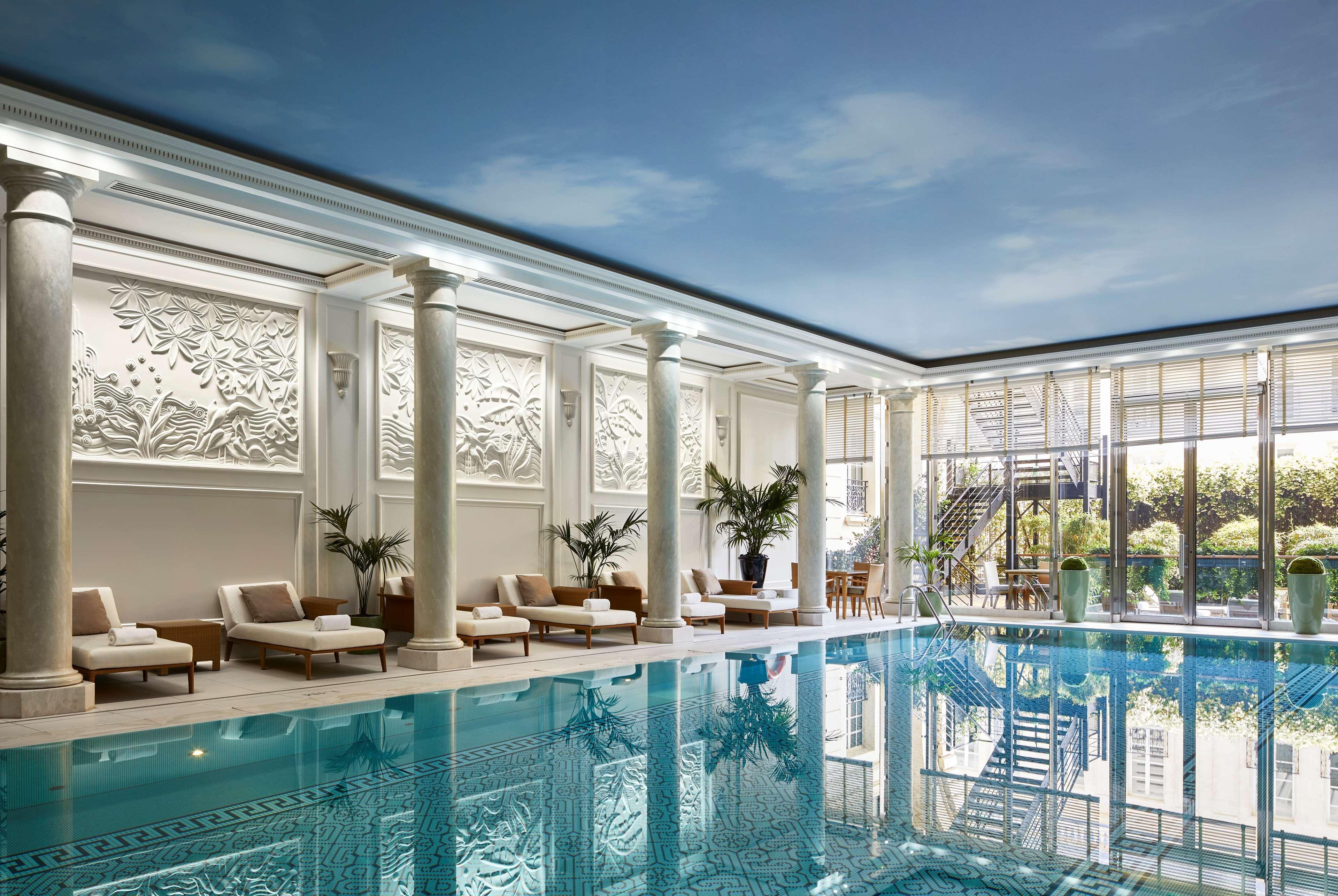 Shangri-la Hotel, Hotel
