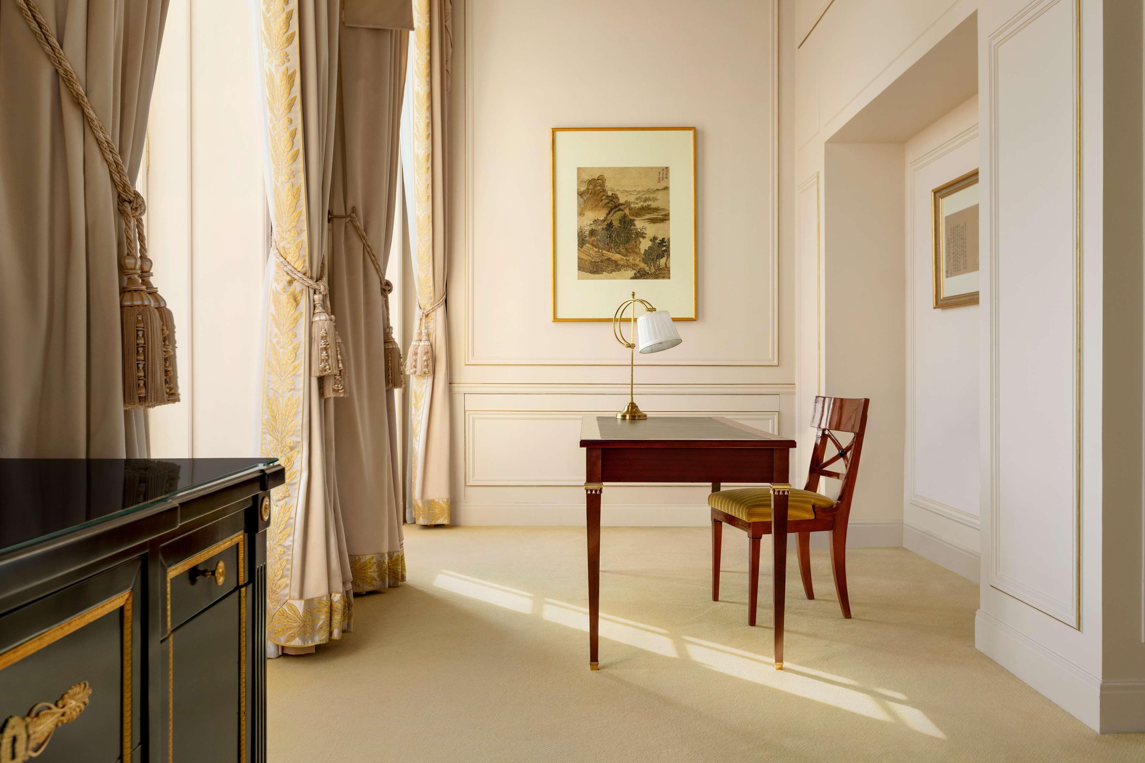 Shangri-la Hotel, Hotel 5*