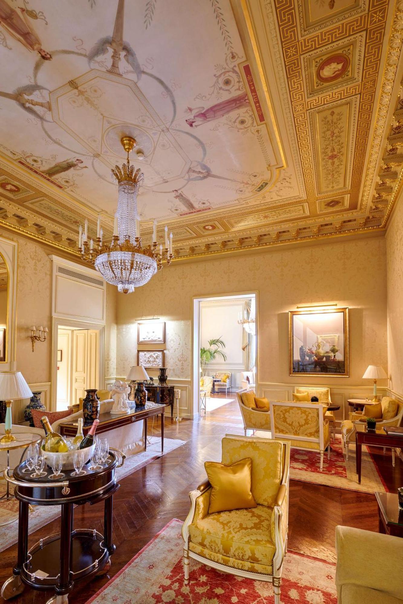 Shangri-la 5* Parigi