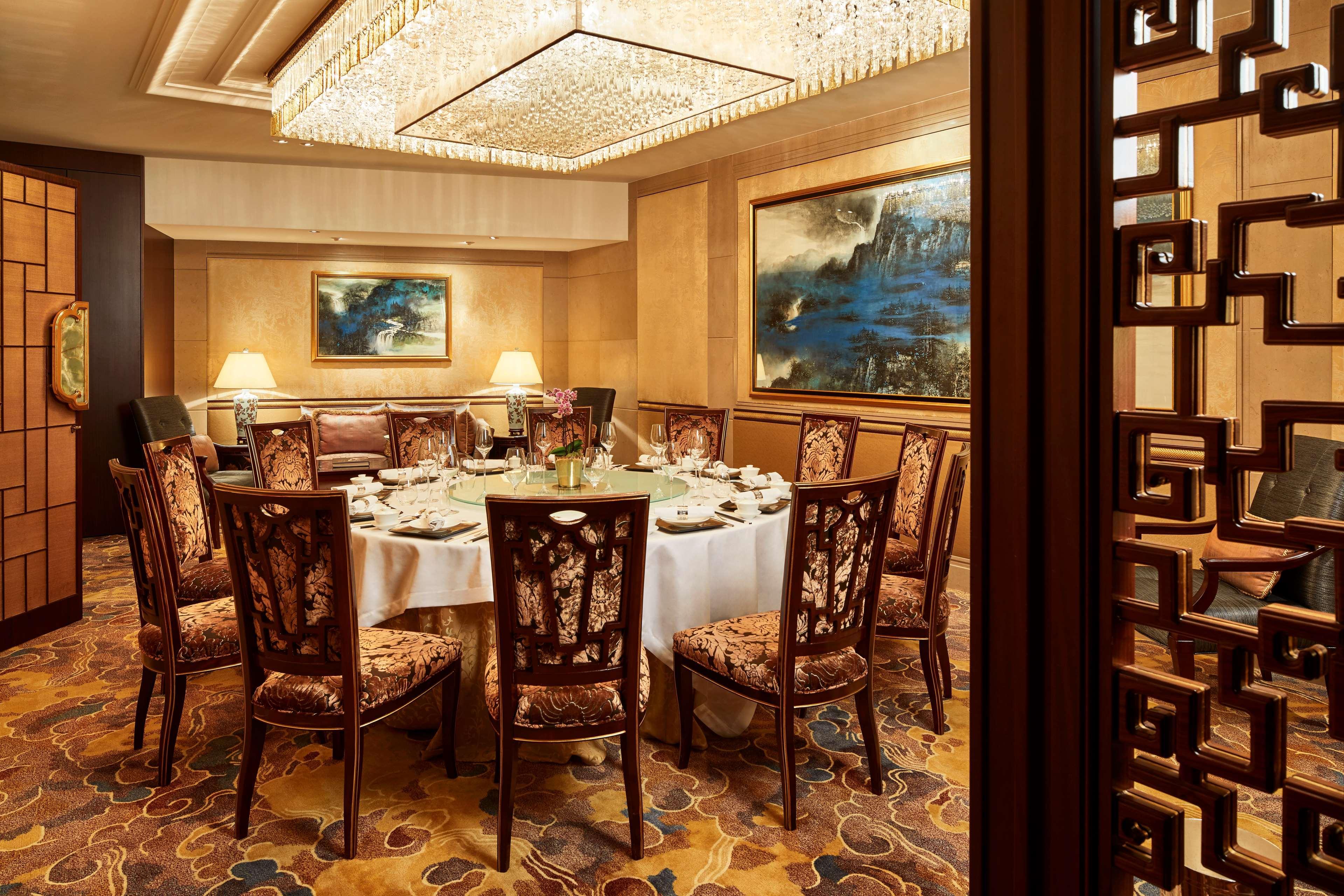Shangri-la Hotel, Hotel 5*