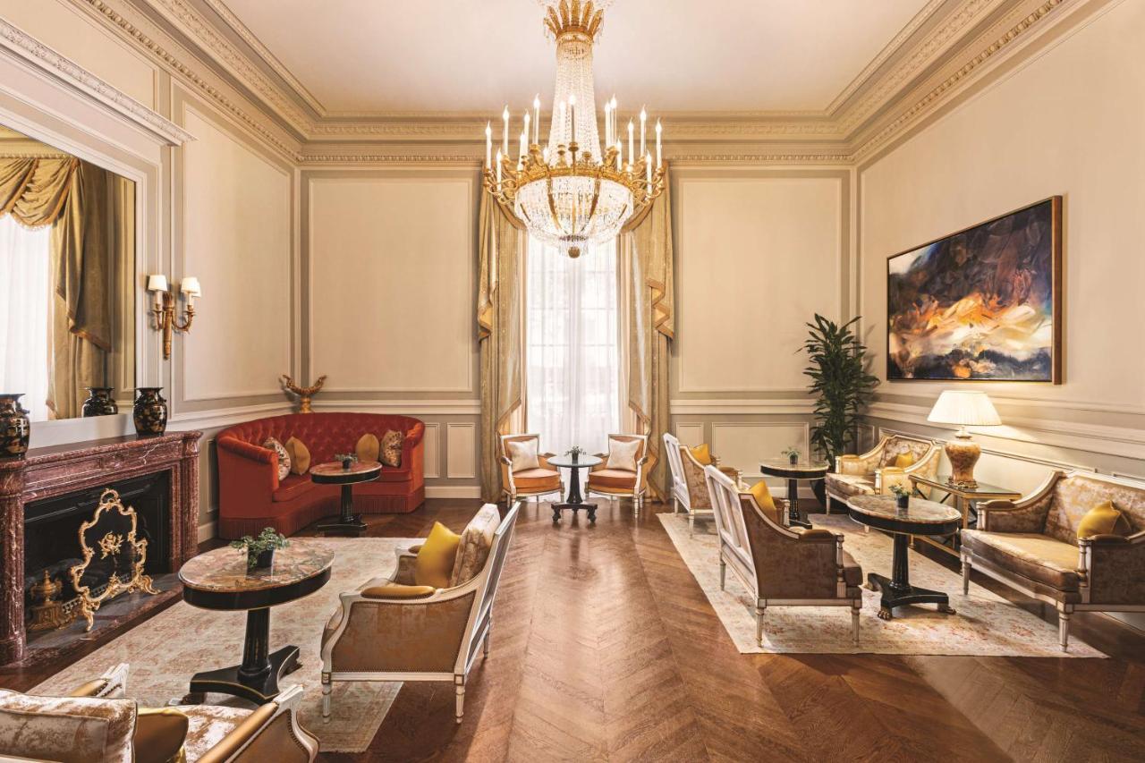 Shangri-la Hotel, Hotel