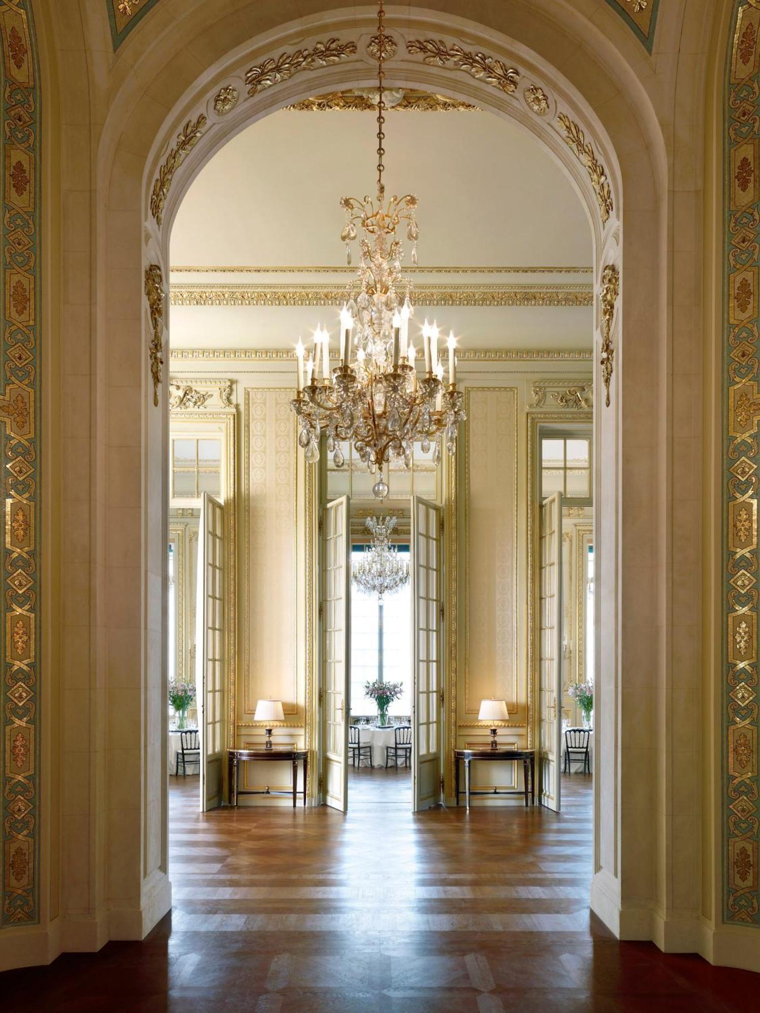 Shangri-la Hotel, Parigi