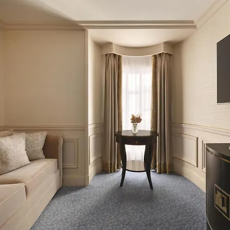 Shangri-la Hotel Paris