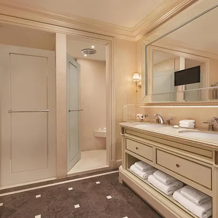 Hotel Shangri-la 5*