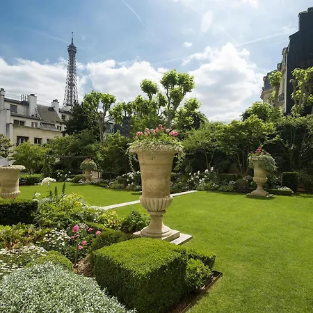 Shangri-la Hotel 5*