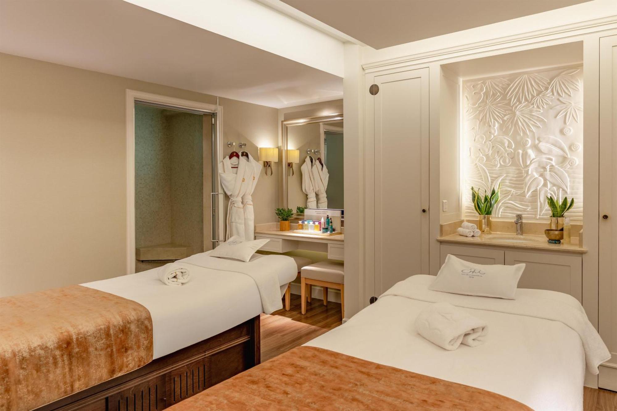Shangri-la Hotel 5*